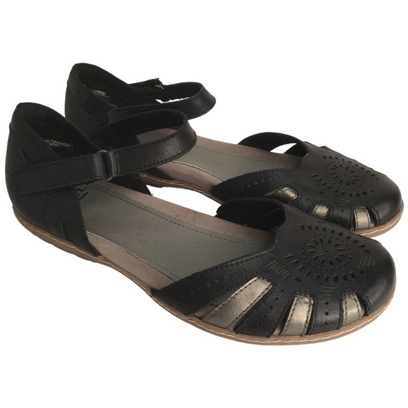 earth cahoon sandals